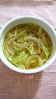 簡単!キャベツと玉ねぎのコンソメスープの写真
