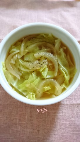 簡単!キャベツと玉ねぎのコンソメスープ