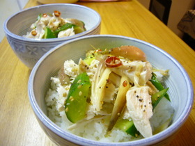 ゆで鶏と浅漬けのさっぱり丼