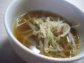 もやしと豚肉の中華スープ