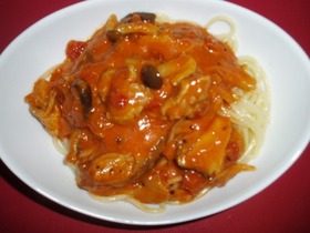 きのことチキンのトマトクリームパスタ