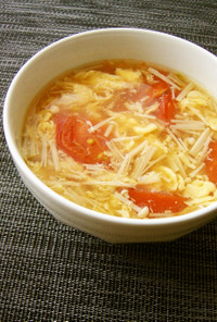 中華風（３）トマトとえのきの玉子スープ。
