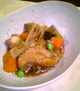 骨付き鶏肉とえのきだけの煮物