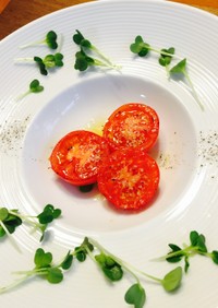 焼きトマトにひとかけオリーブオイル