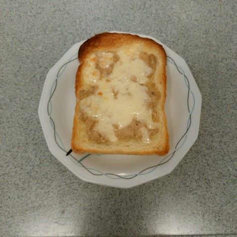 シーチキンとチーズのトースト☆朝食に！