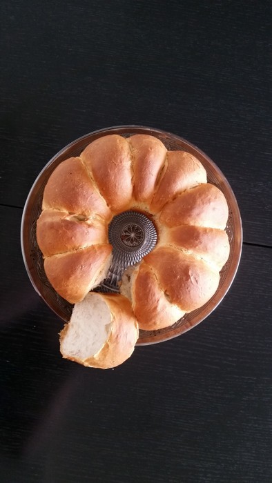 ホームベーカリーで簡単くるみの王冠食パンの写真