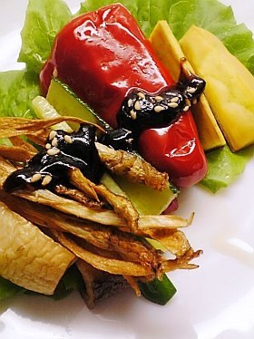 揚げ野菜のサンチュ巻き