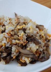 納豆とじっくり炒めた舞茸のチャーハン