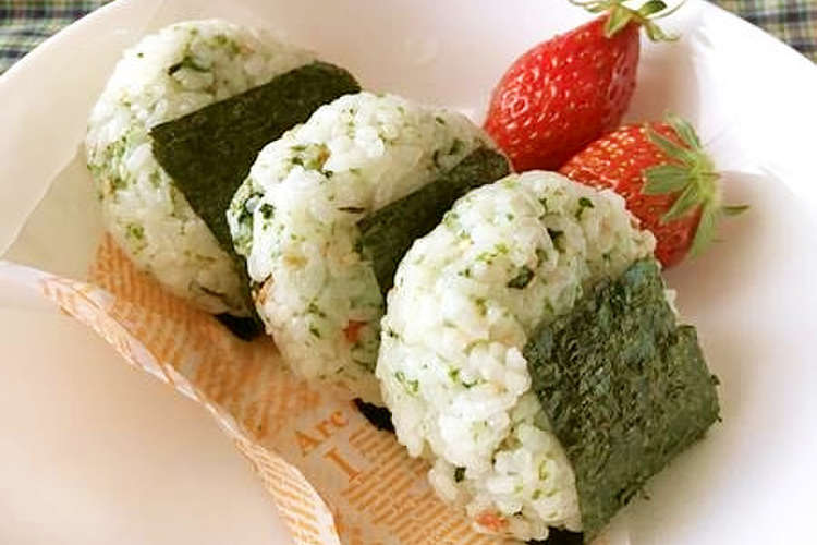 お茶漬けの素 旨味たっぷり簡単おにぎり レシピ 作り方 By あっつぁん クックパッド 簡単おいしいみんなのレシピが350万品