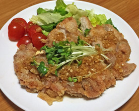 タレが美味しい 油淋鶏(ユーリンチー)
