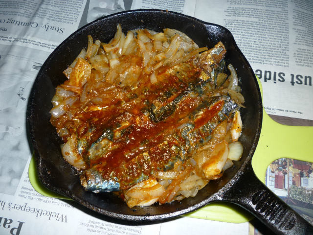 イシスキで生鯖半身＋玉ねぎのピリ辛炒めの画像