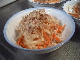ダイコンとニンジンのなます風サラダ
