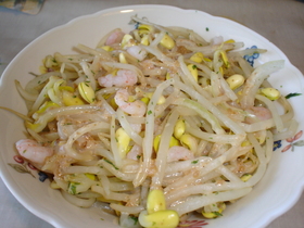 スナックの感覚で食べられるもやしサラダ