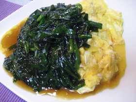 柔らかく焼いた卵にとろーりニラあんかけ