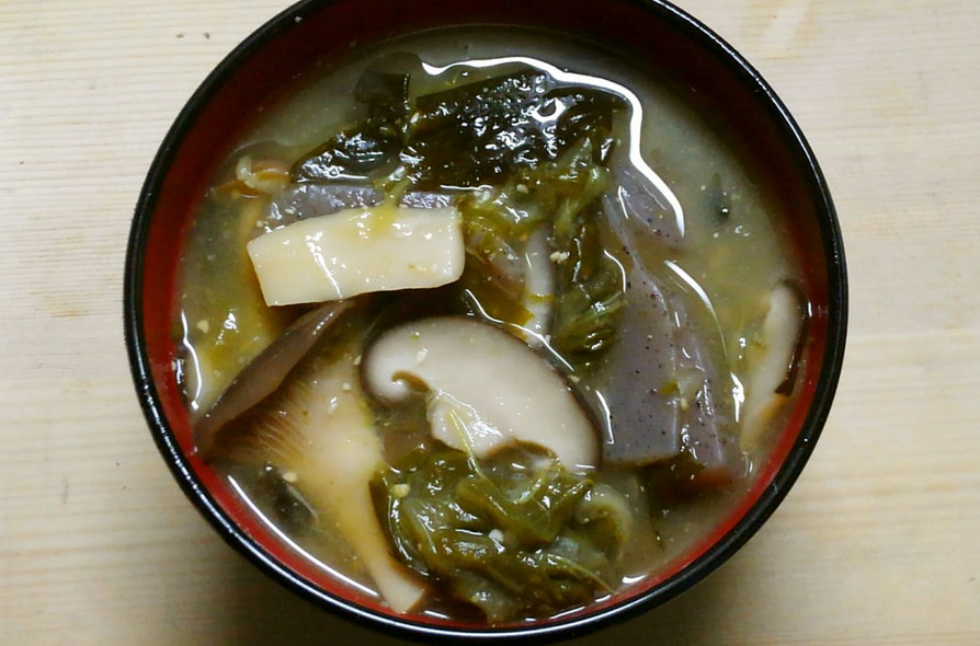 和食＊ワカメと蒟蒻 チンゲン菜のお味噌汁の画像