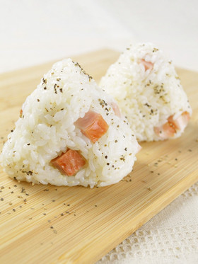 ベーコンのチーズ&ペッパーおにぎり