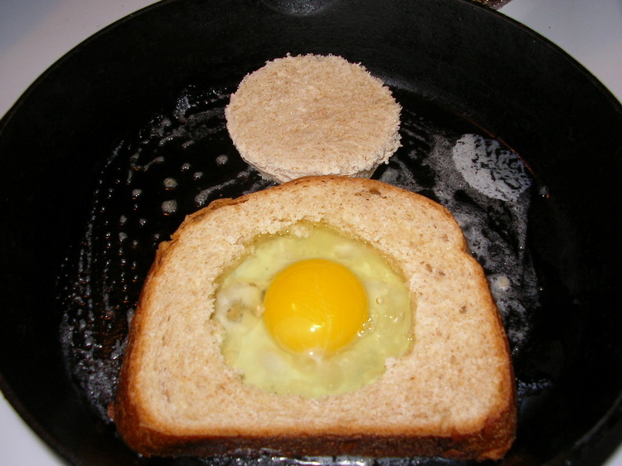 簡単朝ごはん！ハワイアンな目玉焼きパンの画像