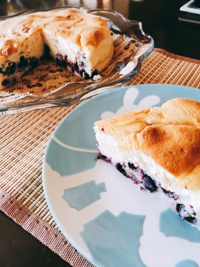 ブルーベリースフレチーズケーキの写真
