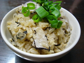 やさしいお味の里いもごはん