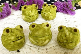 ほうれん草パウダーでカエルのスノーボール