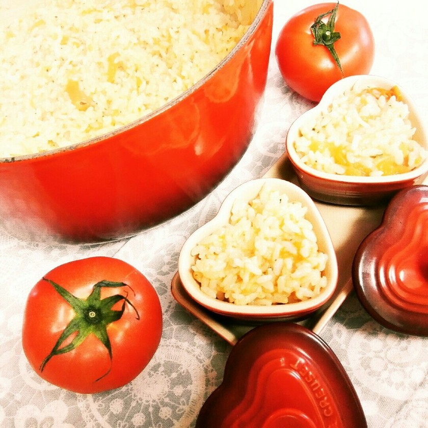 ル・クルーゼの丸ごとトマトご飯♪炊飯器可 by パティシエJunko 【クックパッド】 簡単おいしいみんなのレシピが