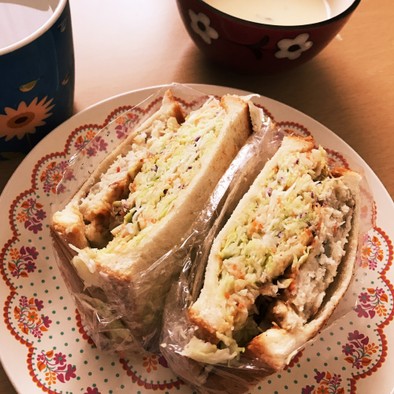 豆腐ハンバーグサンドイッチの写真