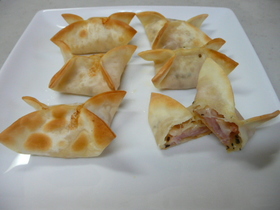 餃子の皮で☆バジル風味ベーコンチーズ包み