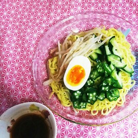 オクラとモヤシのピリ辛冷やし中華ポン酢味