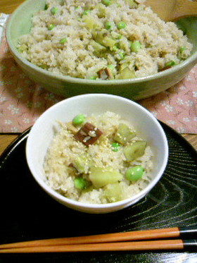 サツマイモと枝豆の炊き込みご飯