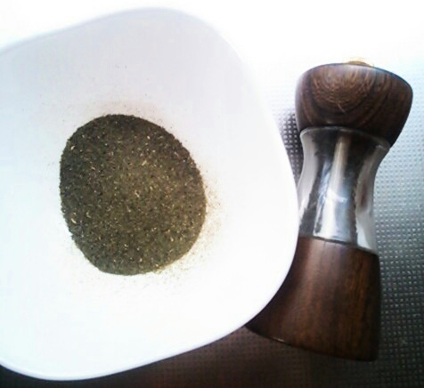 ペッパーミルで粉茶の画像