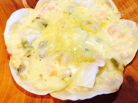 餃子の皮で作るわさび香るシーフードピザ