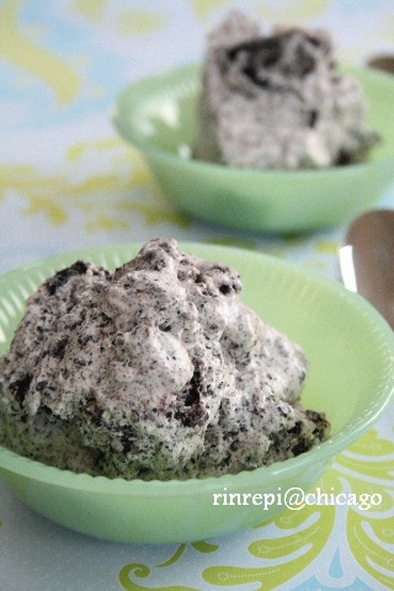 黒ゴマとオレオのアイスクリームの写真