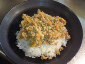 子どもの好物♡ひき肉丼??