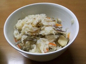 イリコ(煮干し)入り炊き込みご飯