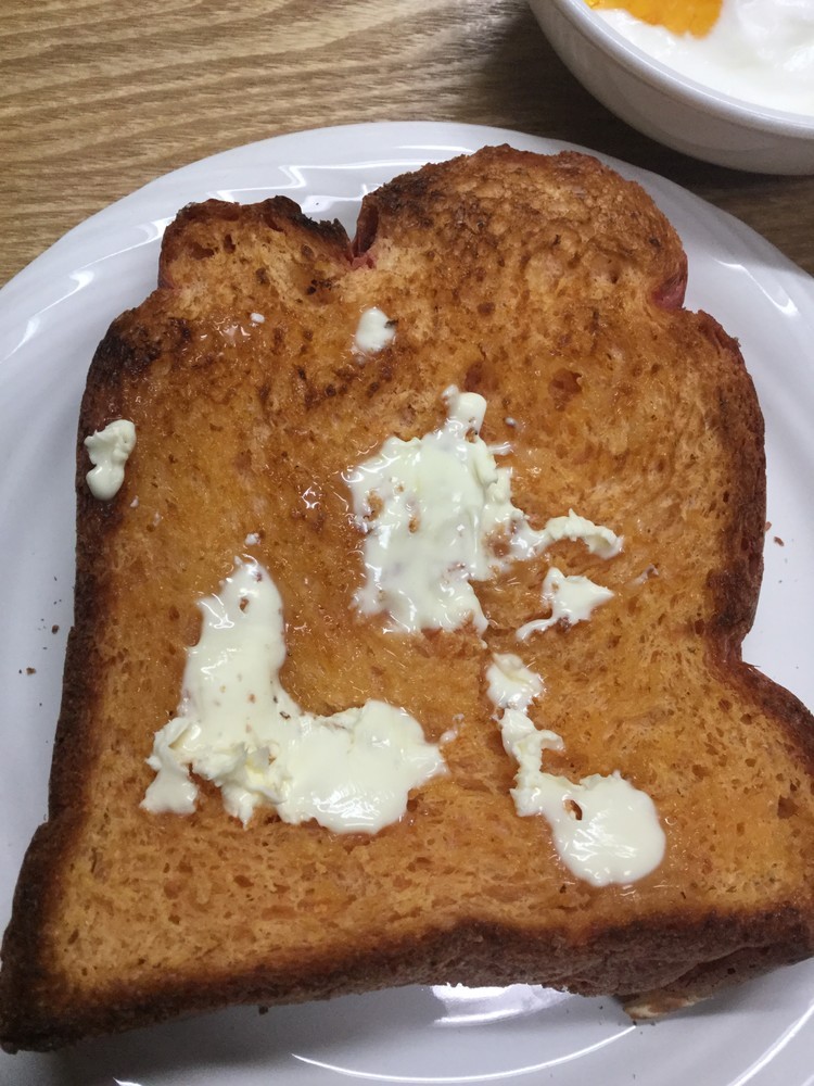 ビーツ入り食パンのトーストの画像