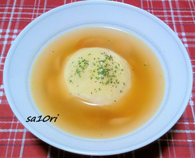 丸ごと新玉ねぎのオニオングラタン風スープ