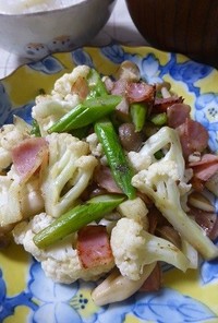 カリフラワーとベーコンの炒め物