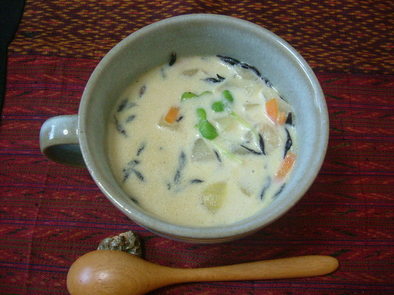豆乳とひじきのゴロゴロスープの写真