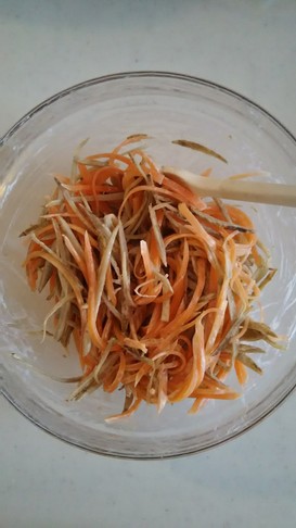 ごぼうとにんじんのマヨネーズサラダ