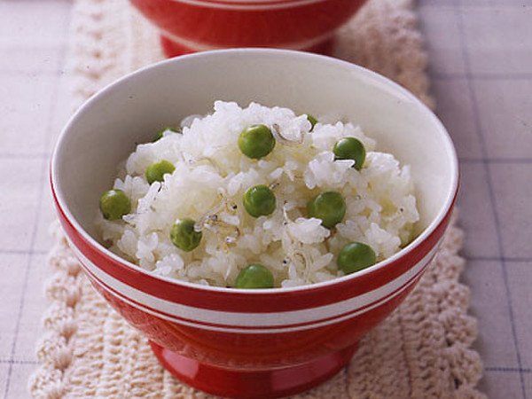 グリーンピースとじゃこの炊き込みご飯