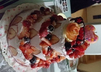 三段いちごムースケーキ(誕生日ケーキ)の画像