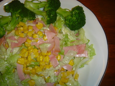 簡単♪ベーコンとコーンのレタスサラダ の写真