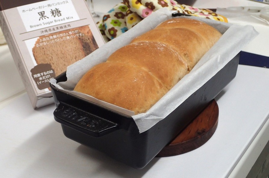 ストウブのケーキ&ブレッドパンで焼くパンの画像