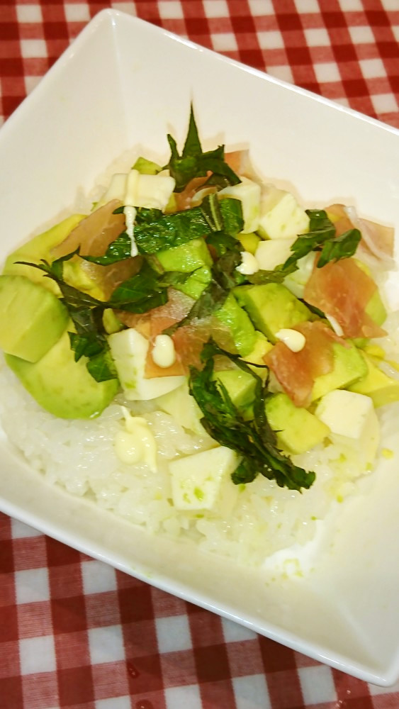 モッツァレラ生ハムのサラダ寿司の画像