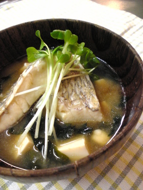 ✿我が家の魚のあらの赤出し✿