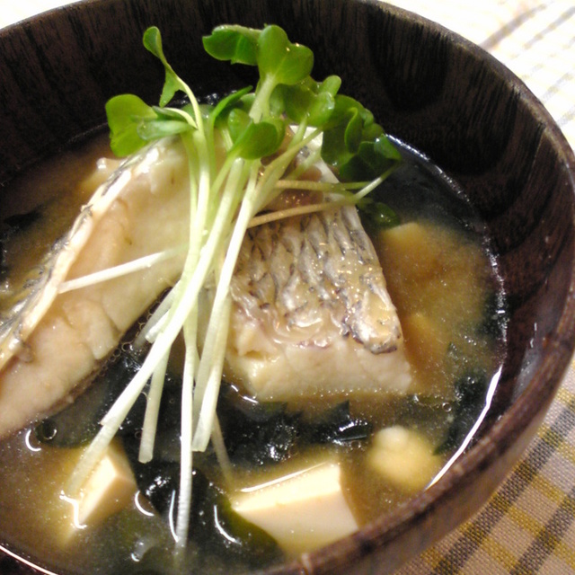 我が家の魚のあらの赤出し レシピ 作り方 By きなこりん クックパッド 簡単おいしいみんなのレシピが377万品