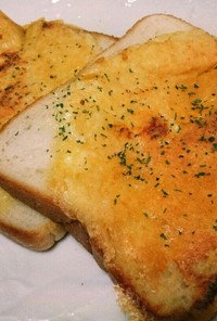 チーズ焼きパンinスクランブルエッグ