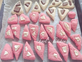 簡単可愛い桜色ホワイトチョコ豆乳スコーン