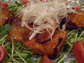 ピリ辛ブリ照りたっぷり野菜添え