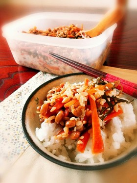 炊きたてご飯に、お野菜に。納豆麹。
